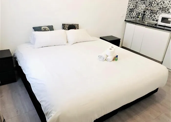 Deluxe Room Center
